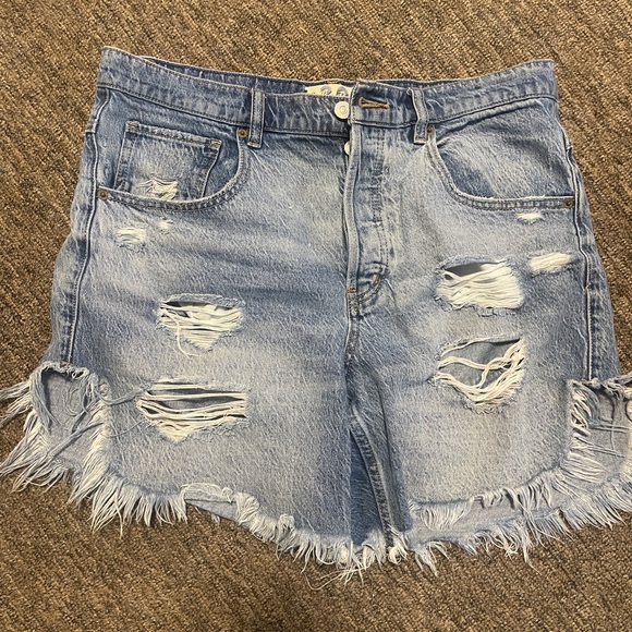 We the free high waisted Distressed Denim Shorts light wash size 30 - Picture 1 of 8